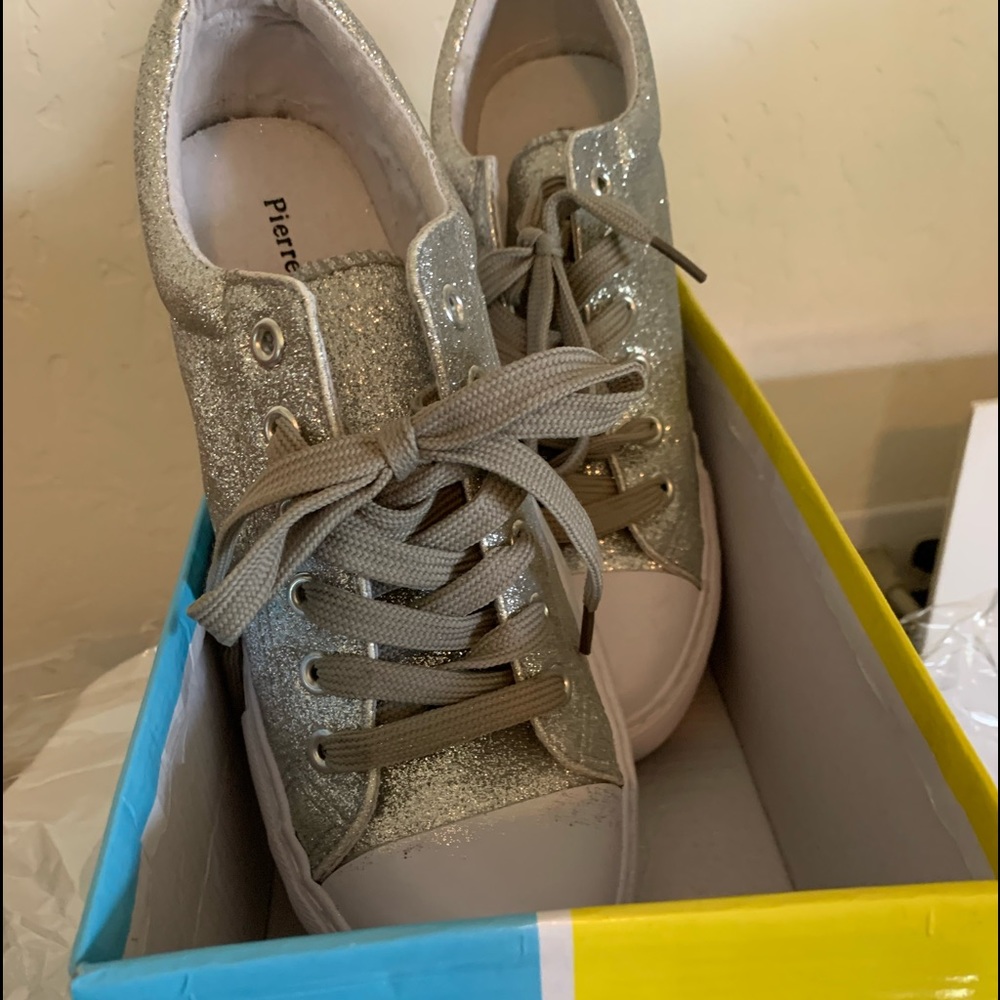 Silver sneakers. Ladies Pierre Dumas sneakers